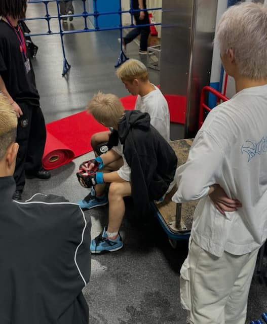 平本蓮　「何事も振り返らない 　俺達はこれからも前に進むだけだ」