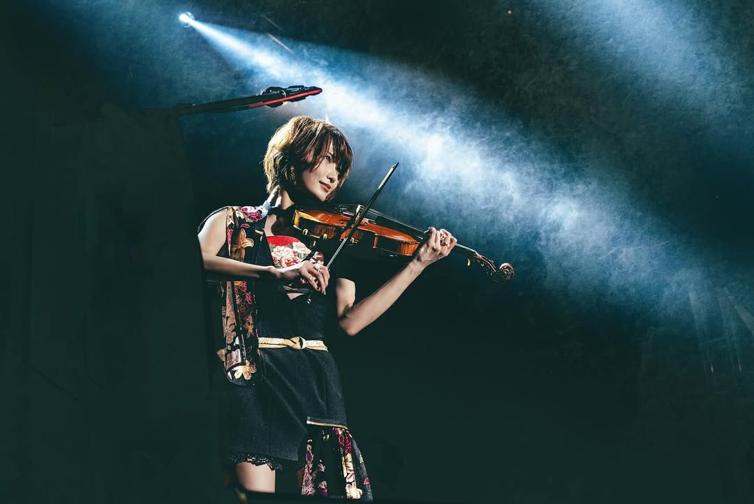 ヴァイオリニスト声優・Ayasaが美麗ライブショットを披露！