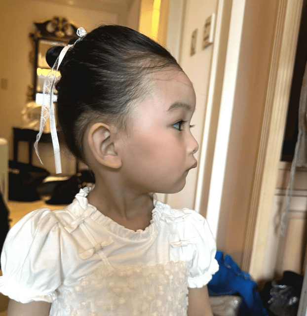 横顔そっくり！？板野友美が娘の可愛すぎる顔出しショットを公開