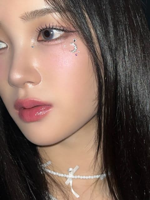 まさに神ビジュ！あの人気アイドルがお気に入りのステージメイクをどアップで披露