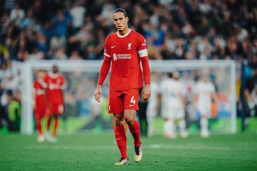 サッカーリヴァプールの無敗記録が終止符を打たれ 最強のDFファン・ダイク選手は再起可能か？🔥