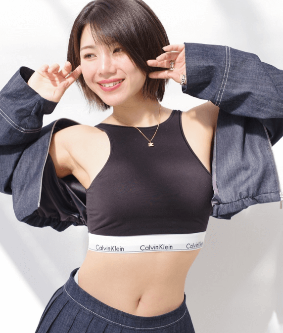 「太るのは簡単なのに…」話題のアクション女優、トレ後の美ヘソ＆美腹筋あらわの”カルバン・クラインショット”にファン感激！