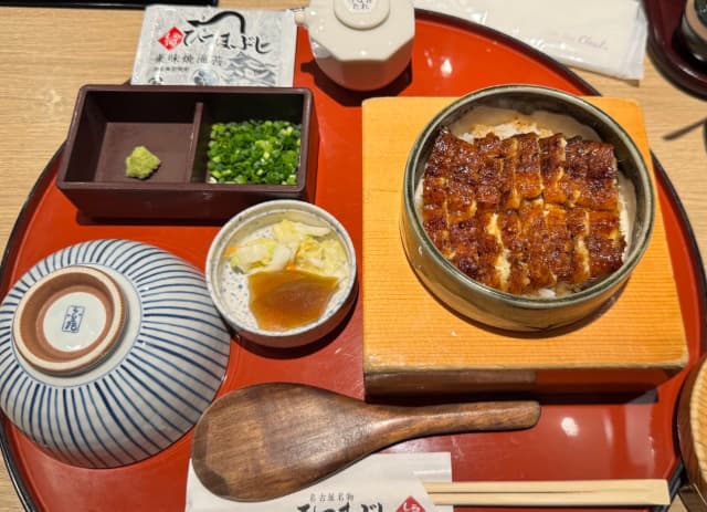 お笑いタレントの木村祐一が「名古屋に来たら♪」と名古屋名物〇〇を堪能