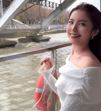 「優雅すぎだね…美しい！」あの人気モデル、”セーヌ川豪華クルージング”のウットリ・ムービーを披露し大反響！