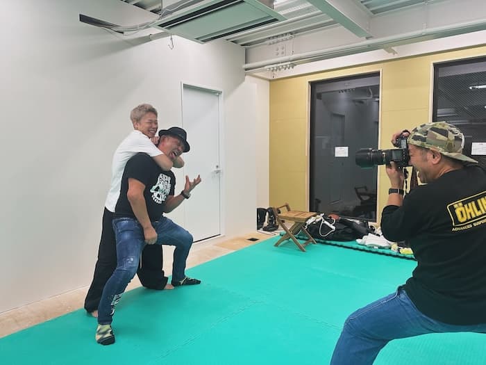 武尊が先輩との対談でまさかの光景「チョークスリーパーかけさせてもらった」