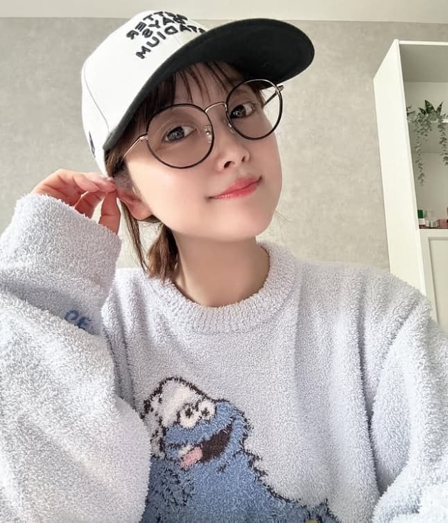 「そんな格好で…」鈴木奈々のオンライン講座ファッションにファン驚愕