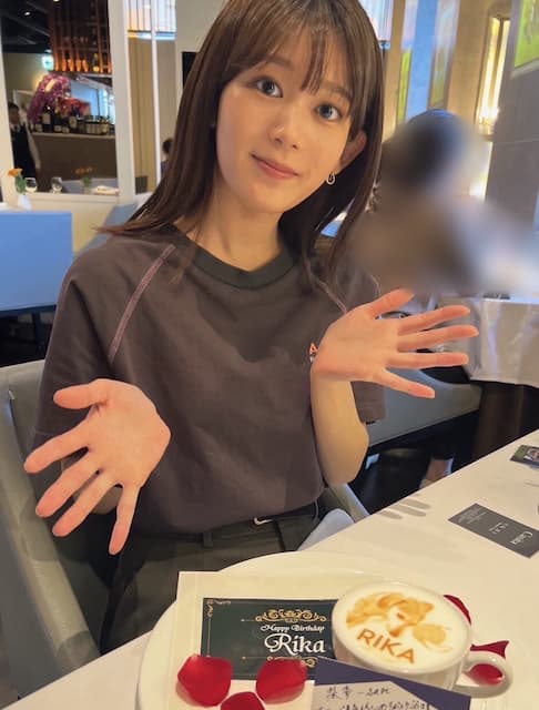 元櫻坂46・尾関梨花、お誕生日お祝いショットを発掘！