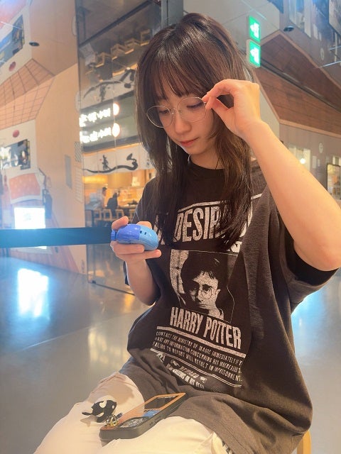 人気グラドル・伊織もえが撮影終わりに〇〇待ちショットを投稿！その手にはあのゲームが…？