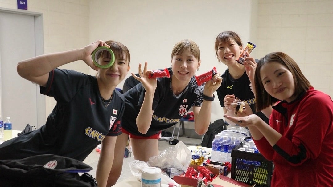 女子バレー・深澤つぐみ、チームメンバーとの和気藹々オフショットが話題に！