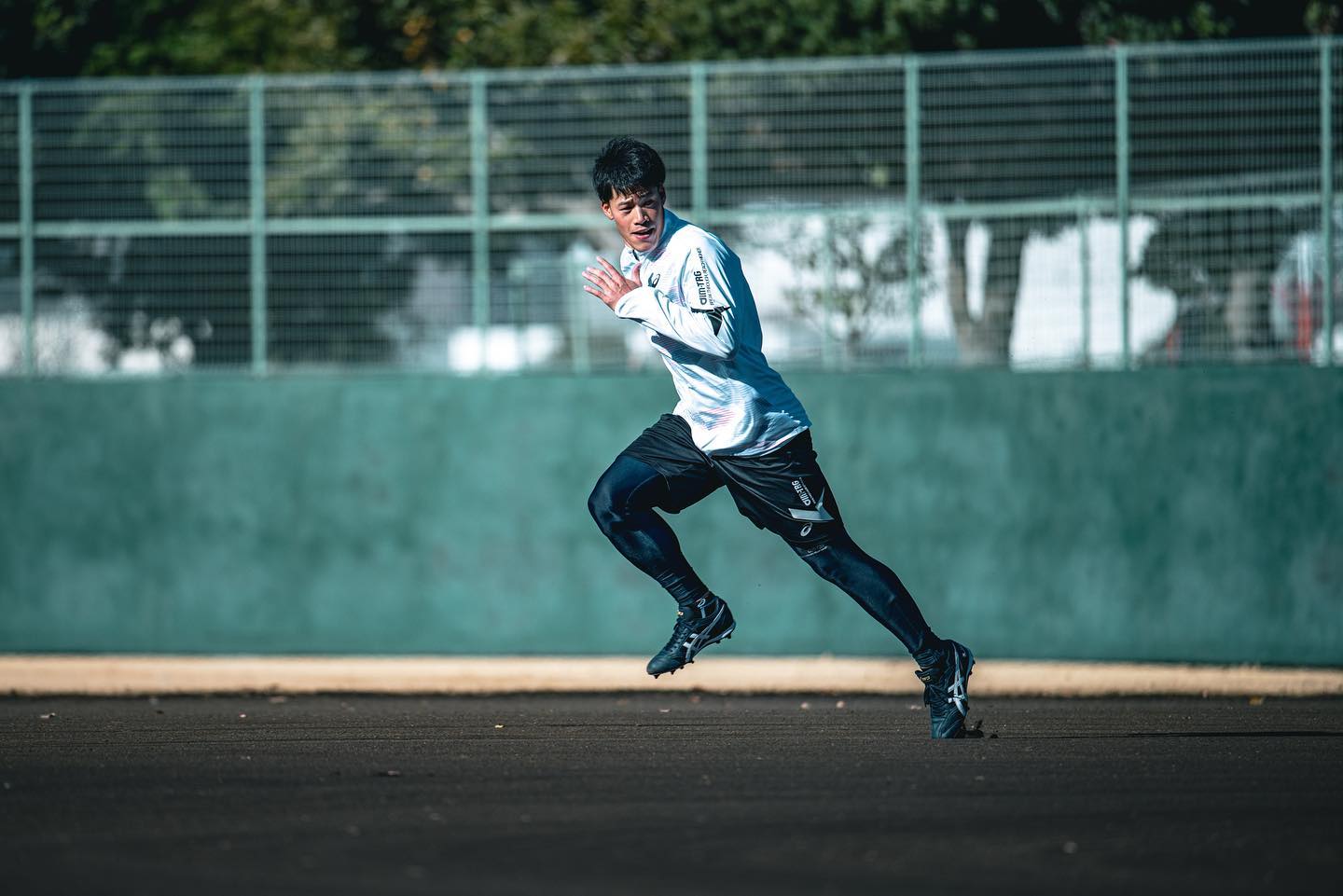 燕・塩見泰隆がアシックスとアドバイザリースタッフ契約👀