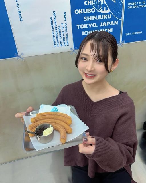 丸顔激カワグラドル・鈴木咲、