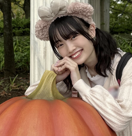 山﨑愛生、ディズニーシーでハロウィン満喫！大きなカボチャとスイーツが話題