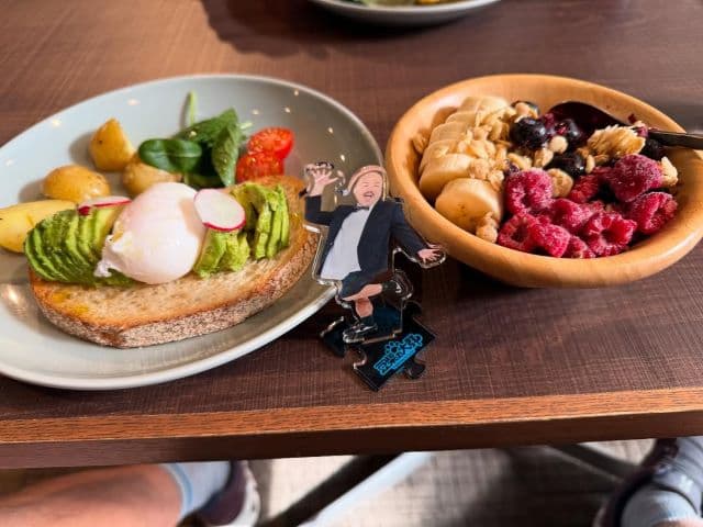 安田大サーカス・クロちゃん、レアすぎるおしゃれ朝食を公開するもやっぱり何かが違う…？！