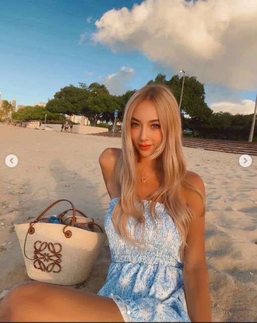 GENKING、美しい夕焼けビーチでの自撮りショットが美しいと話題！