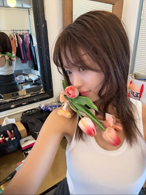 美脚＆タンクトップ二の腕にファン歓喜！大原優乃、デジタル写真集フォトカード