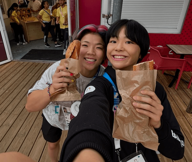 パリ五輪金メダリスト藤波朱理チームジャパンの仲睦まじい写真を公開　ファンからは「素敵な笑顔👏」の声