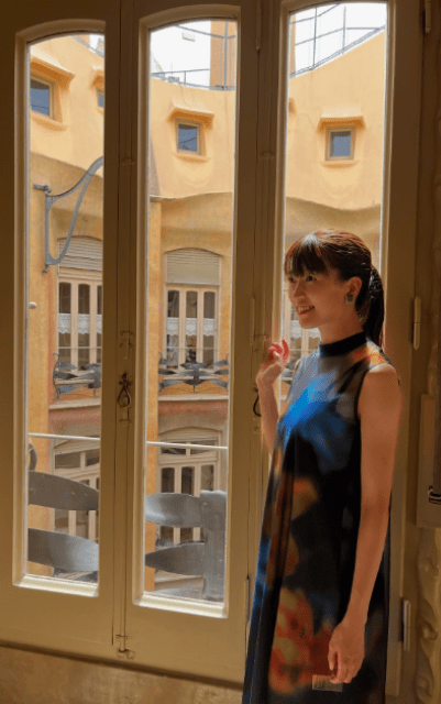 美しすぎるノースリーブワンピ姿の眞嶋優、