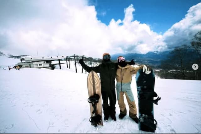 「まさかのしっかり雪でした笑」和田颯が春のスノボーを堪能！
