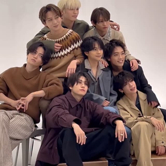 「脚長すぎる…！！お顔も小さくてどうなってるの？！」timelesz（タイムレス）のオフショにファン釘付け