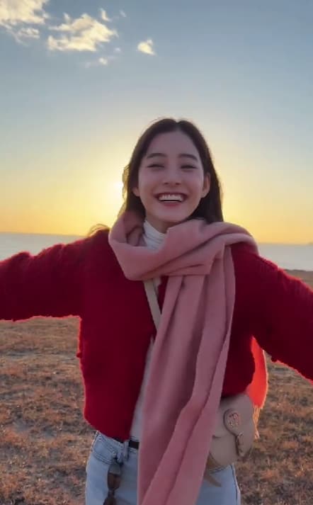 「太陽より眩しい笑顔！」新木優子が希望に満ちた新年メッセージ