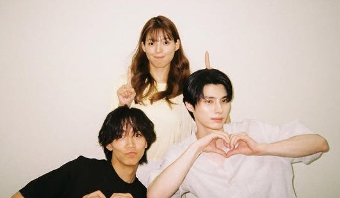 「うどんぶっかける姿もかっこいい…」「なにこのポーズ！」本田響矢 共演者らと“あざと”オフショットを披露