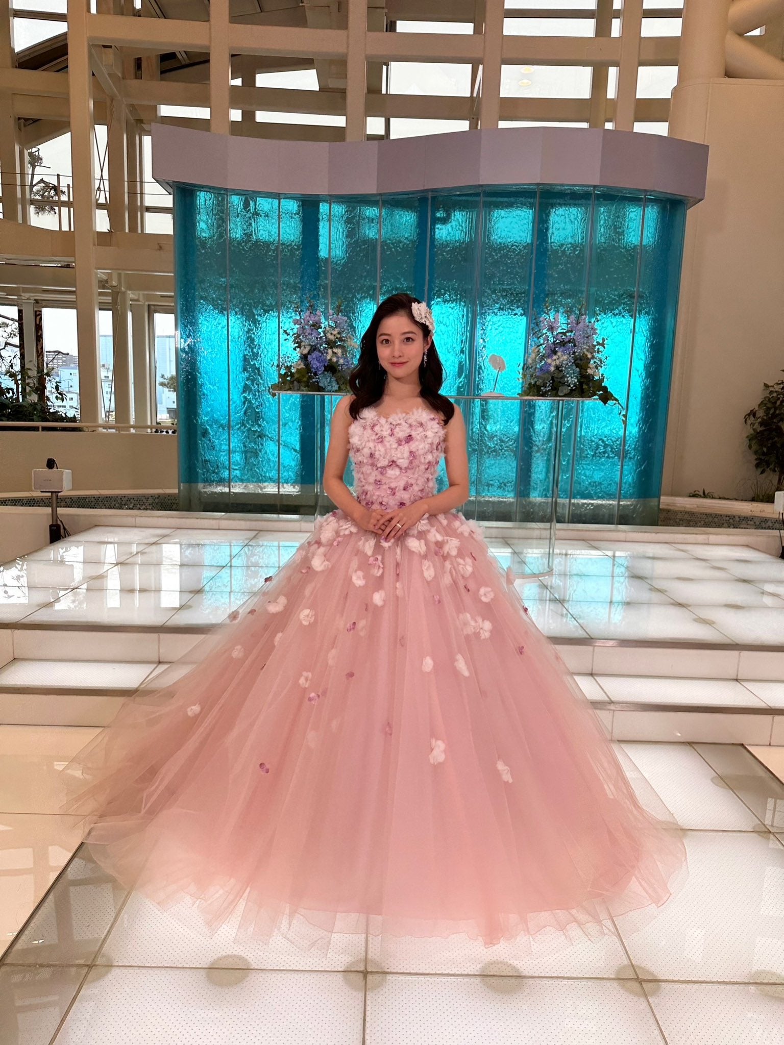 まるでシンデレラ💕橋本環奈&山田涼介の“結婚報告会見”が話題に❗️