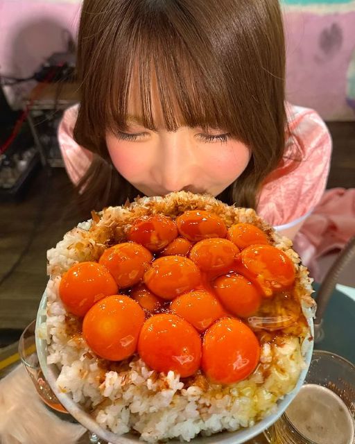 「800個届けてくれはりました」大食いアイドル・もえあず、エグい量の卵かけごはんにファン驚愕!?