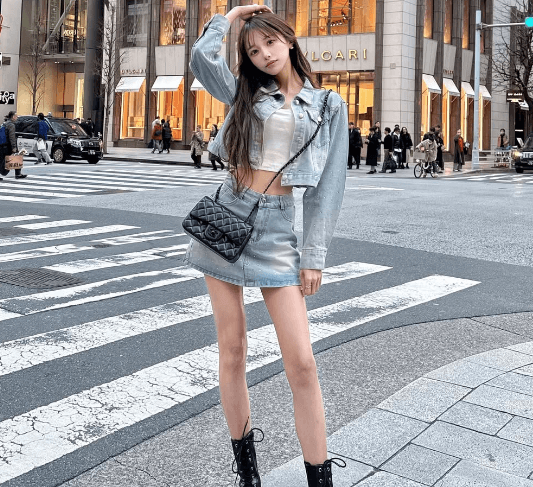 「脚長すぎ」美女インフルエンサー、銀座で魅せたデニムルック・ムービーにファン見惚れる！「スタイル良き」