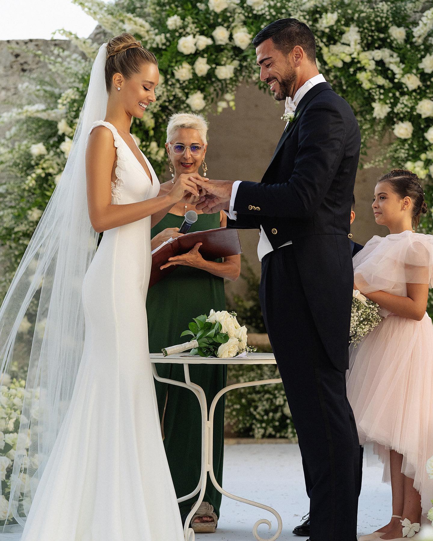 元イタリア代表が“美人すぎる”彼女と遂に結婚💒日本代表・吉田麻也も「❤️❤️❤️」で祝福