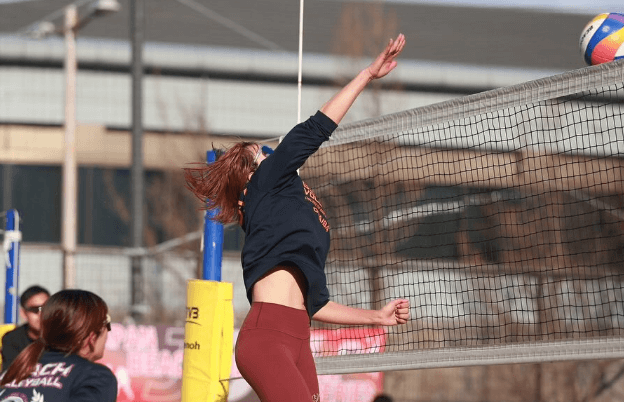 「かっこいい！」美女ビーチバレー選手・白幡亜美、”スパイクショット”のモリモリフォト投稿にファン歓喜！