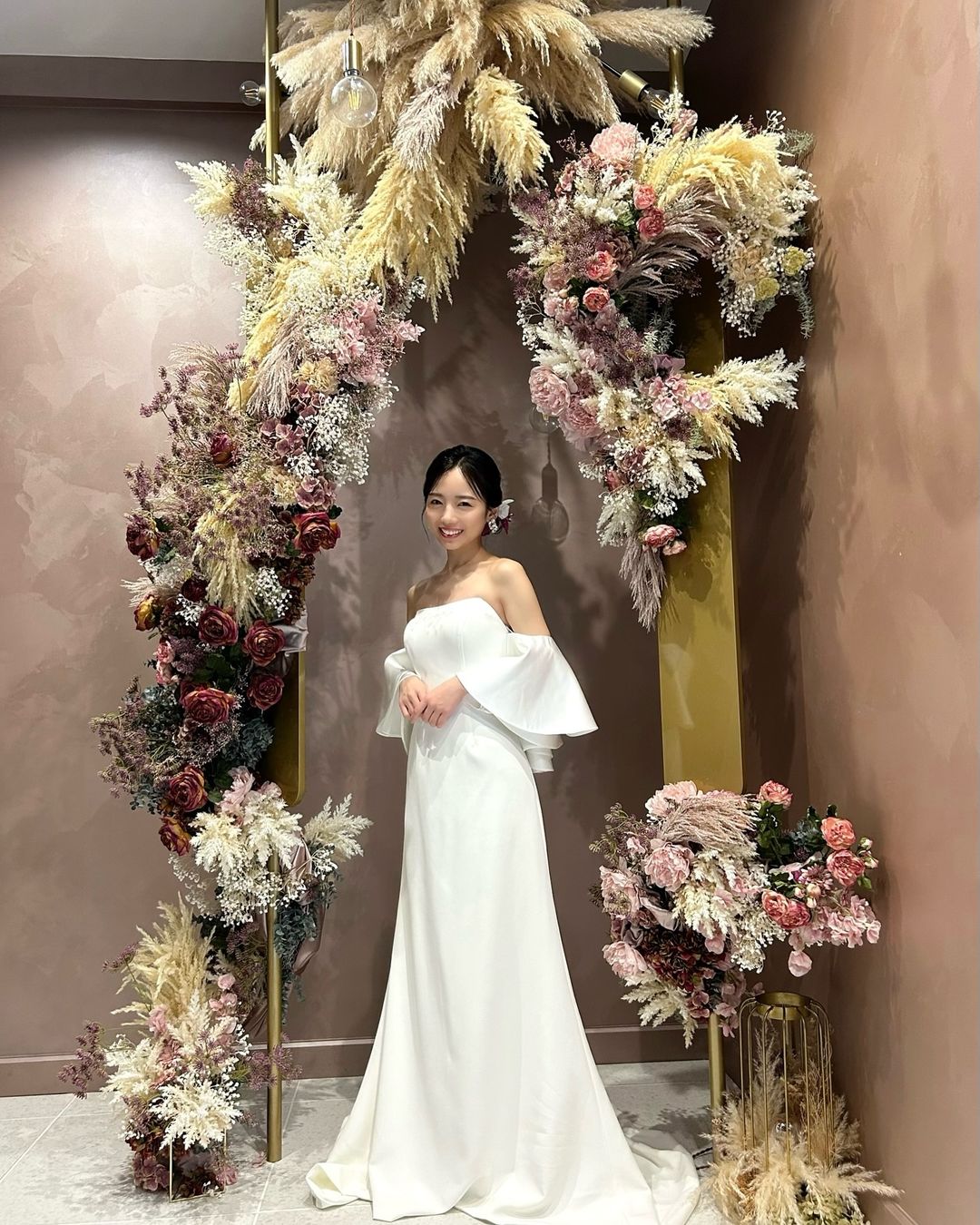 「世界一純白のドレスが似合う」齊藤京子、純白ウエディングドレス姿を披露