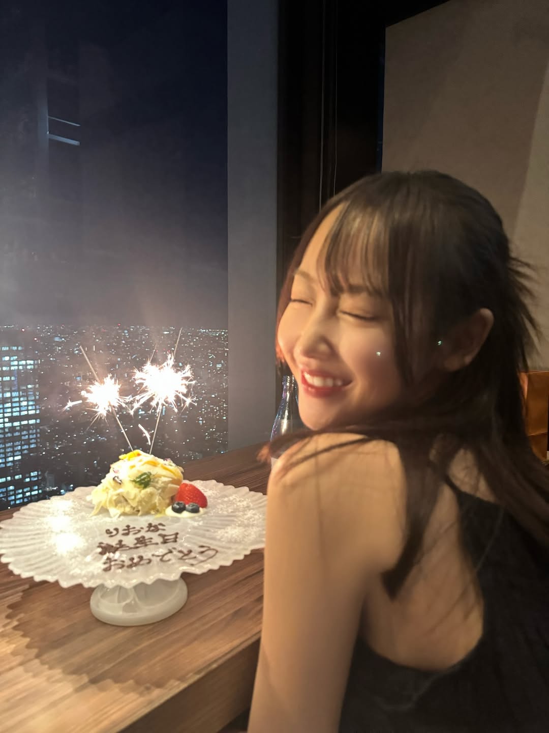 「しあわせ〜！！！」丸りおなが最新ショットを披露