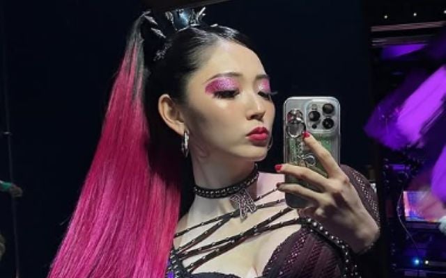 遂にスタート！鈴木愛理がミュージカルSIXの初日公演を終えたことを報告