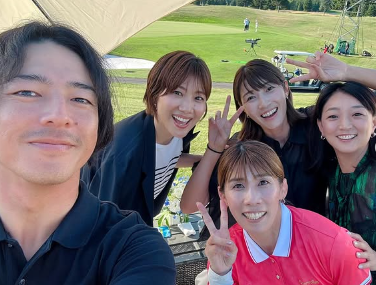 「狩野舞子、チャリティーPRO‑AMで笑顔ショット公開 ゴルフ場で仲間と交流」
