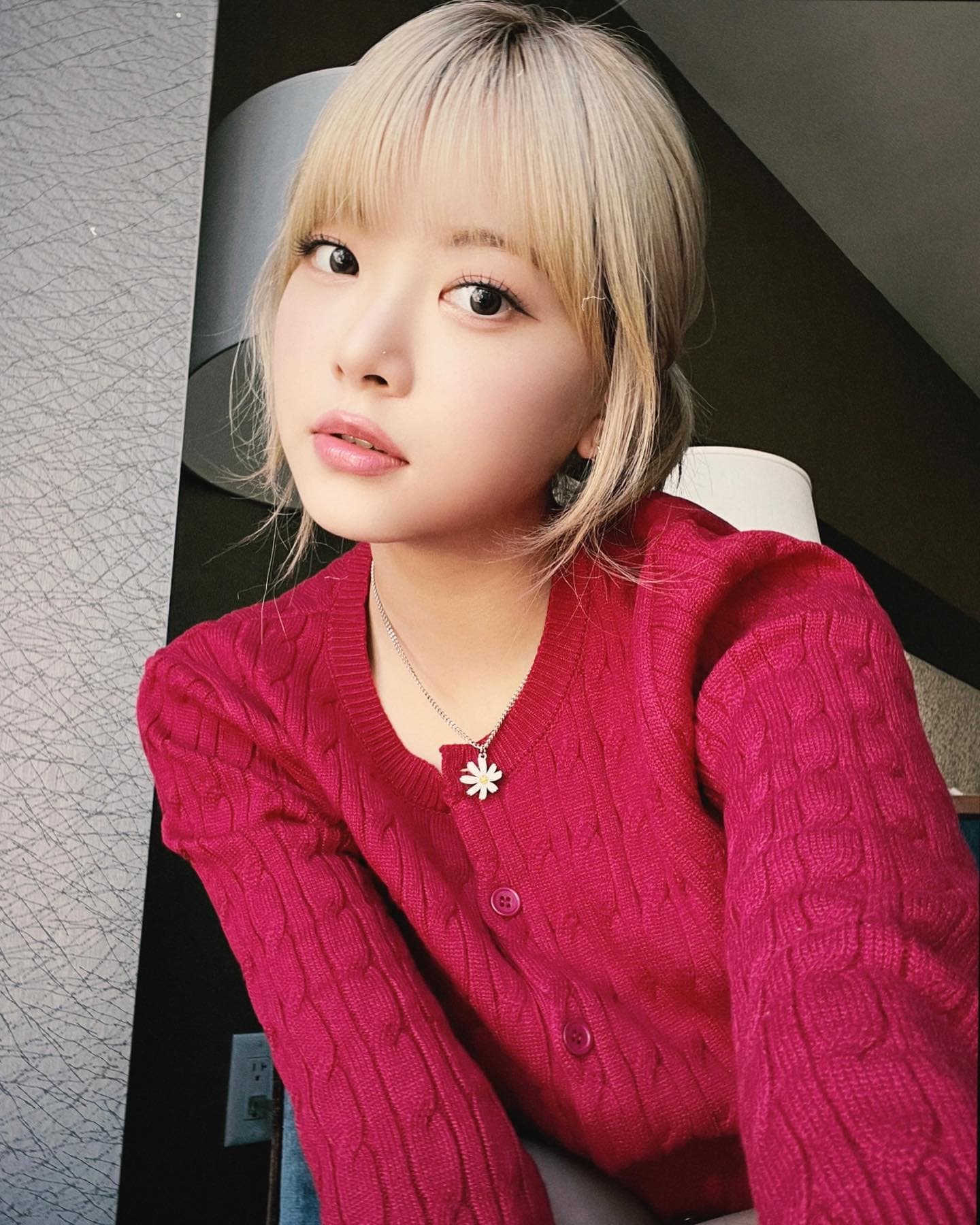 「本当に末っ子？」LE SSERAFIM・ウンチェの美貌にファン悶絶💛❤️