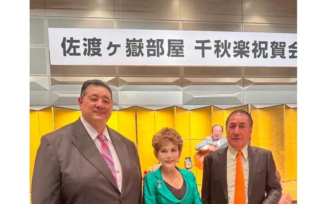「ドンペリ、こんなに開けちゃいました」デヴィ夫人が佐渡ヶ嶽部屋 千秋楽祝賀会の楽しそうな様子をインスタグラムで報告