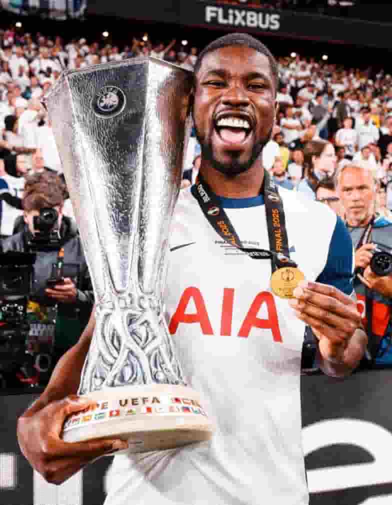 トッテナムがケヴィン・ダンソを完全移籍で獲得！レンスから正式加入