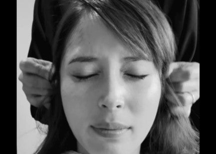 広瀬アリス「痛いけどスッキリ！」“顔がゆがむ”耳マッサージ動画にファン反応「そんな顔も美しい」