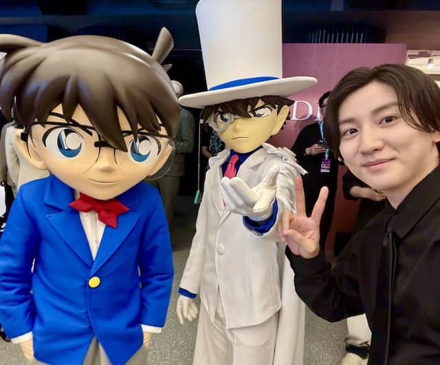 大人気アイドルとあの有名キャラクターのスリーショット披露でファン大反響