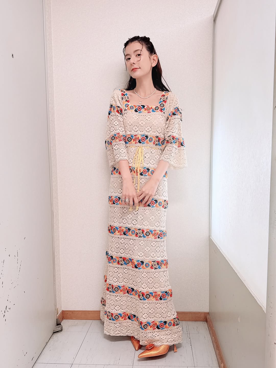 スザンヌ、ユニークすぎる“ちくわ衣装”に注目集まる