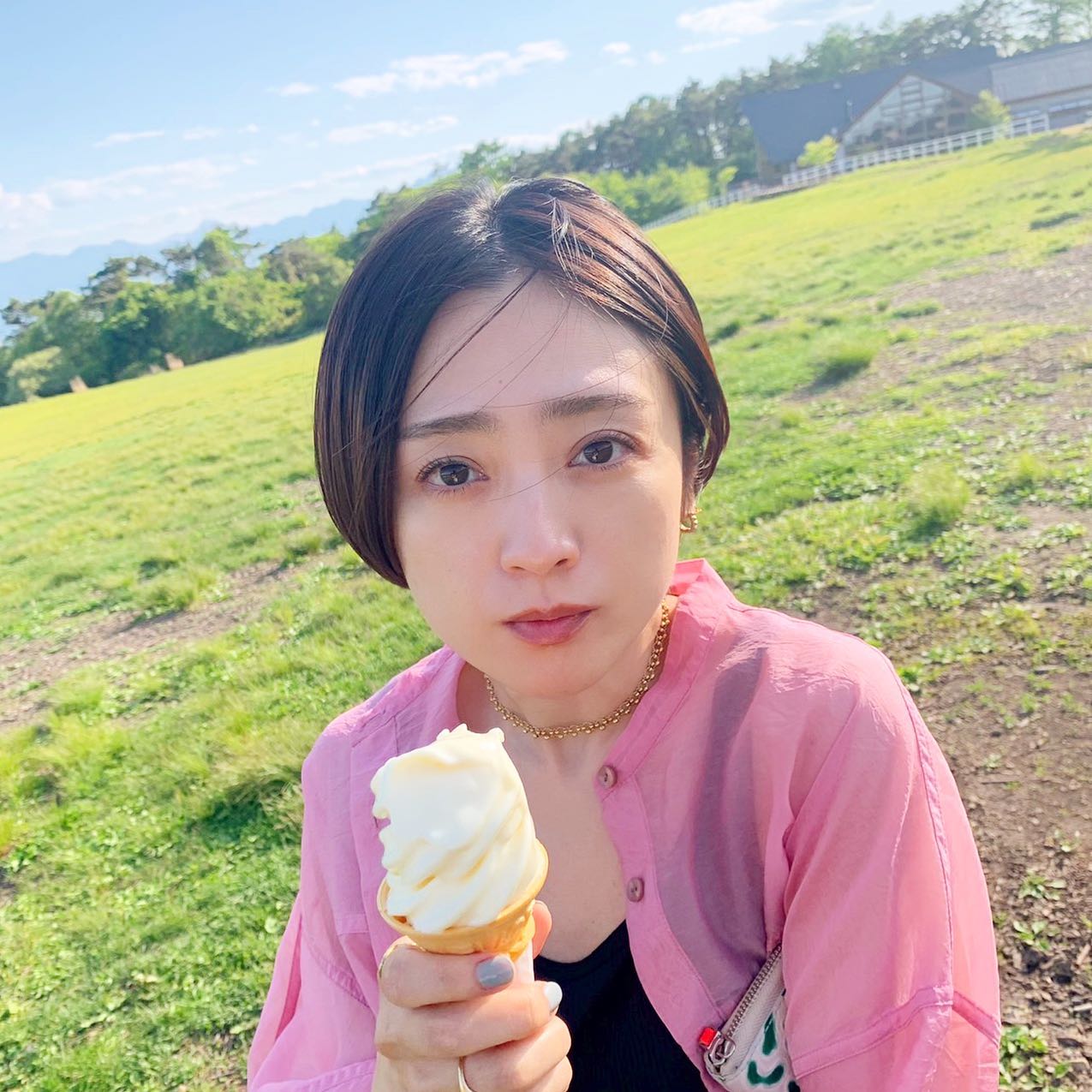 安達祐実さんのソロショットが若すぎると話題に✨「ほんとに40!?」