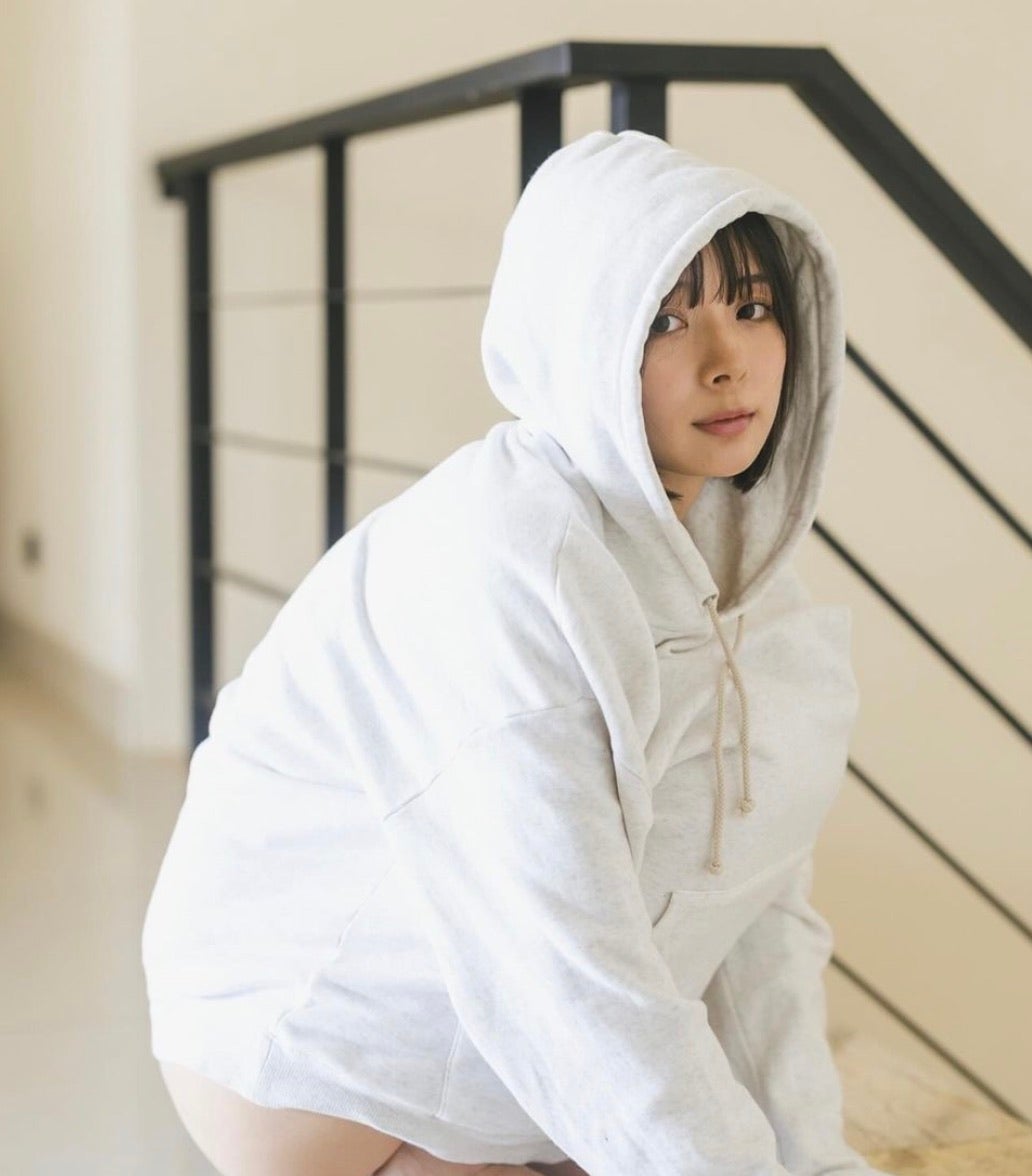 プロ雀士としても活躍するあのモデルが5年ぶりの写真集を発売