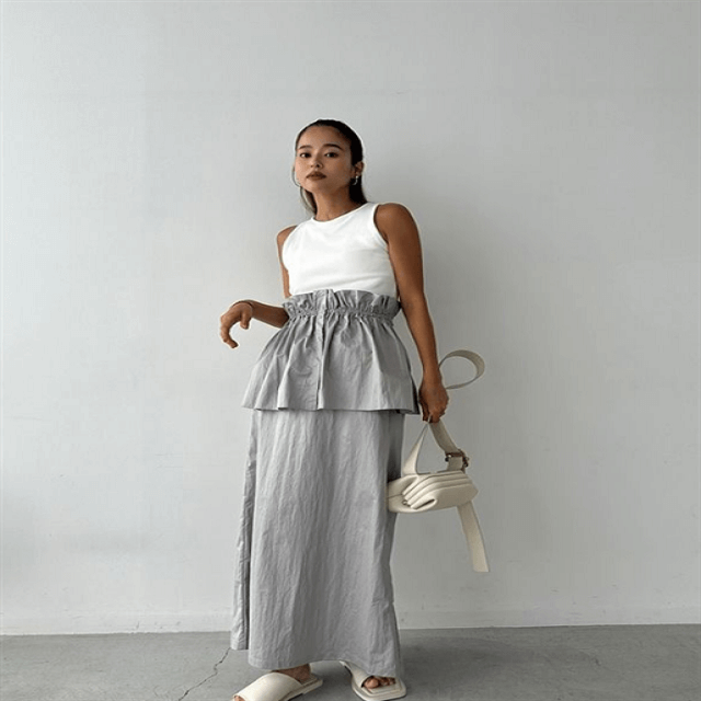 スタイル良すぎ！？佐野真依子がレイヤードスカートコーデを公開