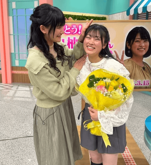 美女リポーター、キュートな後輩の卒業に思いの丈を綴り”ラスト・スタジオフォト”を公開