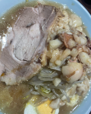 「こってり最高！」石川奈青、次郎系ラーメンを豪快に堪能