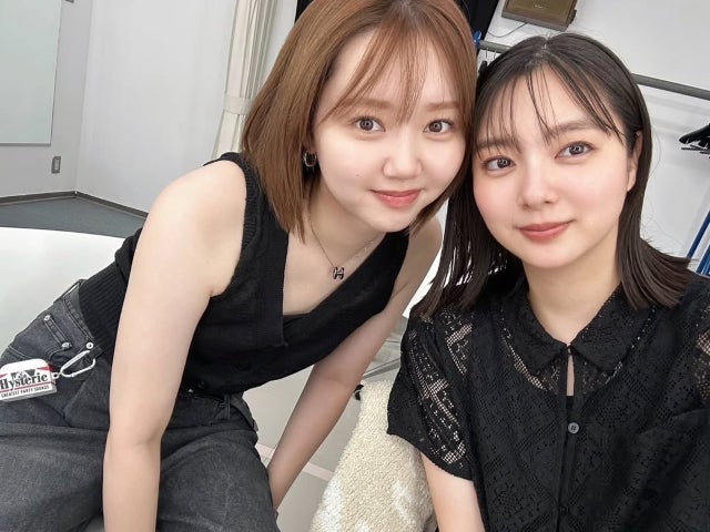 新川優愛が語る「太陽のような江野沢愛美」。MORE撮影で再会した2人の笑顔が眩しすぎた