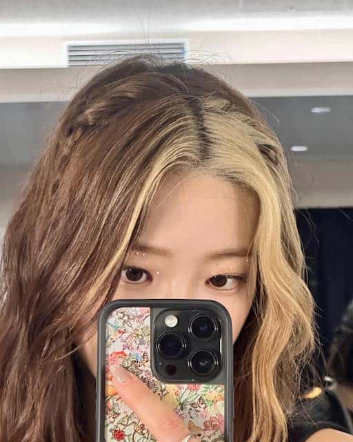 LE SSERAFIM・カズハがライブのオフショットを披露🤎✨