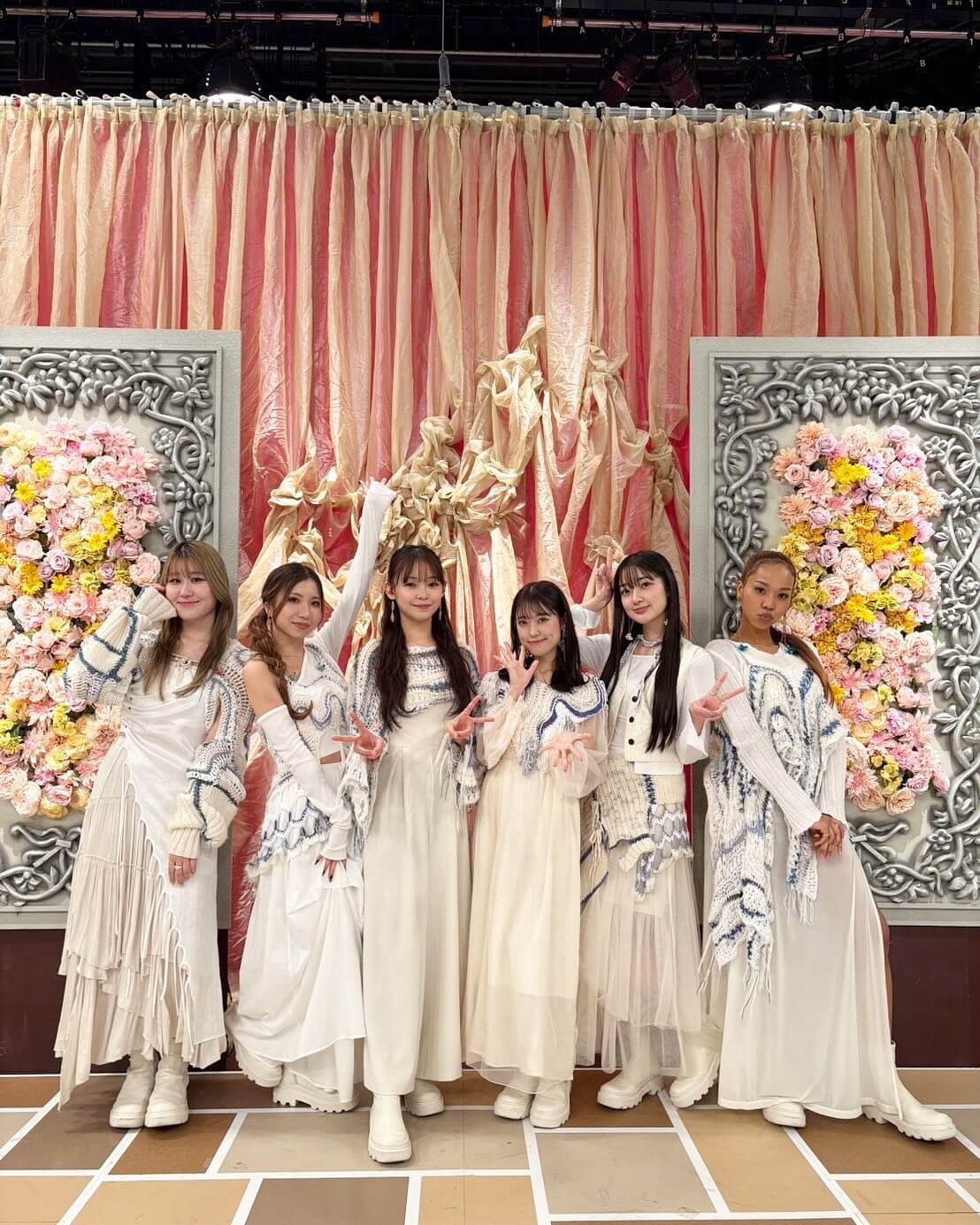 リトグリ・かれん、今年のFNS歌謡祭も球体で！メンバーとの写真を大量公開！