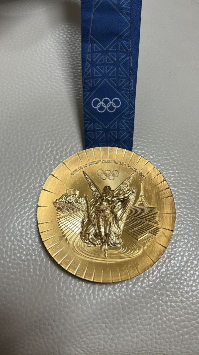 パリ五輪金メダリストがメダルに苦言「なんか少しはげてきてる？？」