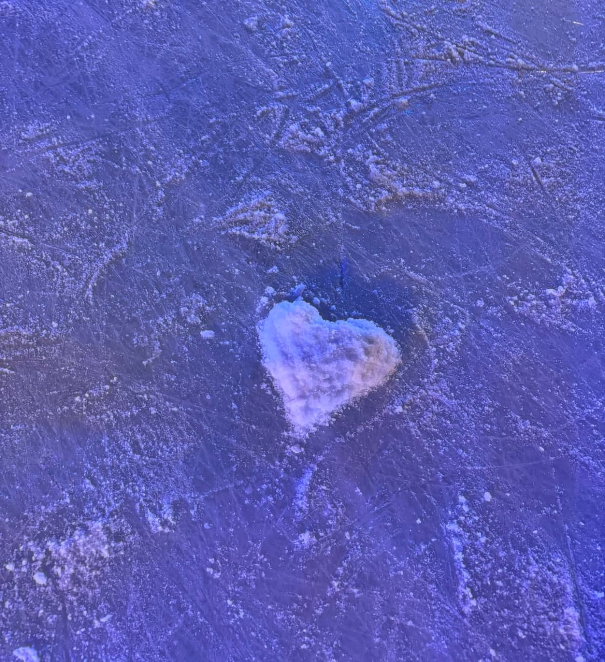 浅田真央が〇〇とスケートデート！？気づいた人いるかな？？